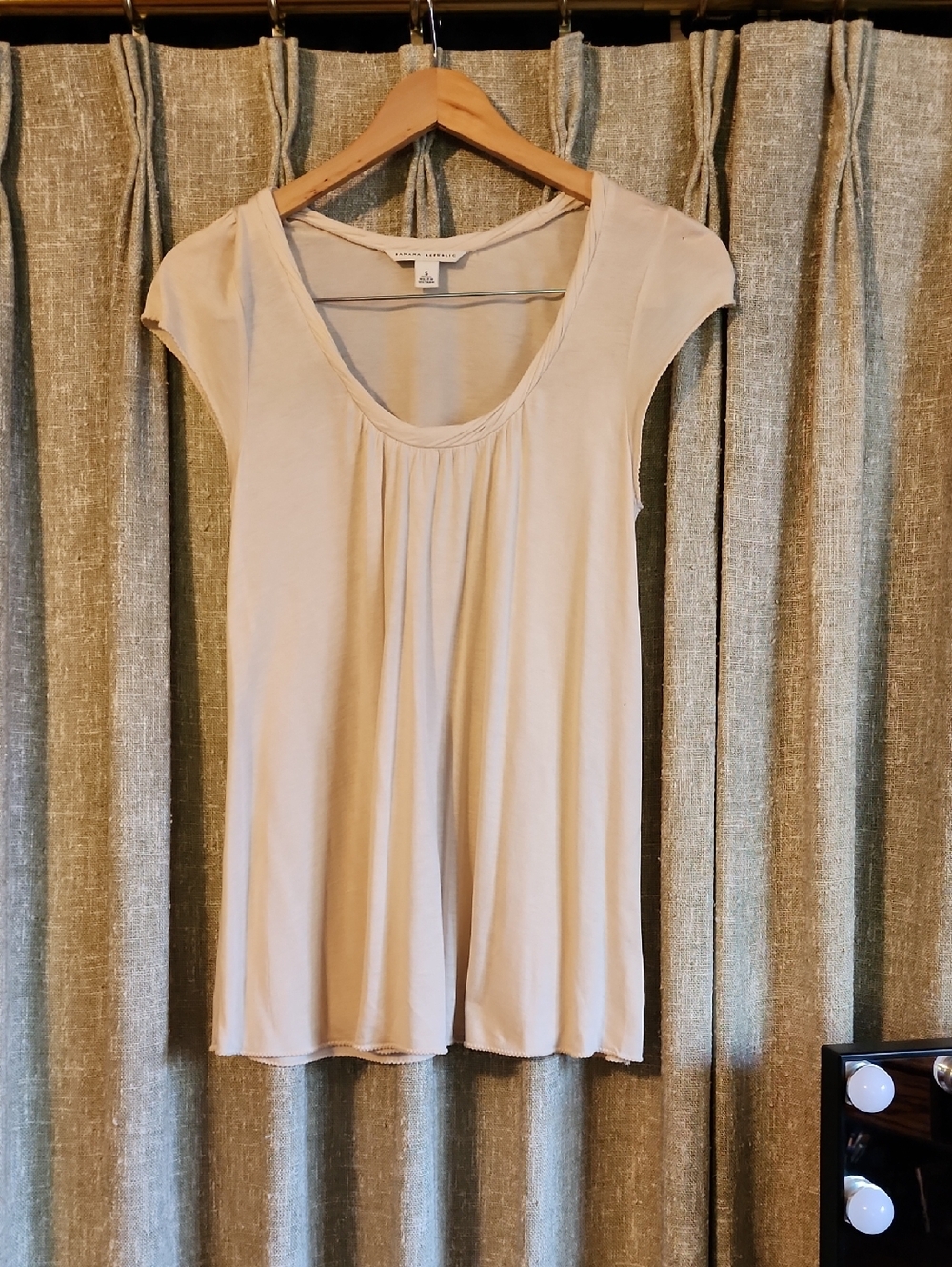 Banana Republic Light Cream Scoop Neck Cap Sleeve Top